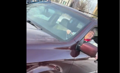 OBJAVLJEN SNIMAK PRED UBISTVO MAJKE TROJE DECE! Ovo je trenutak kada je policajac povukao obarač (VIDEO)